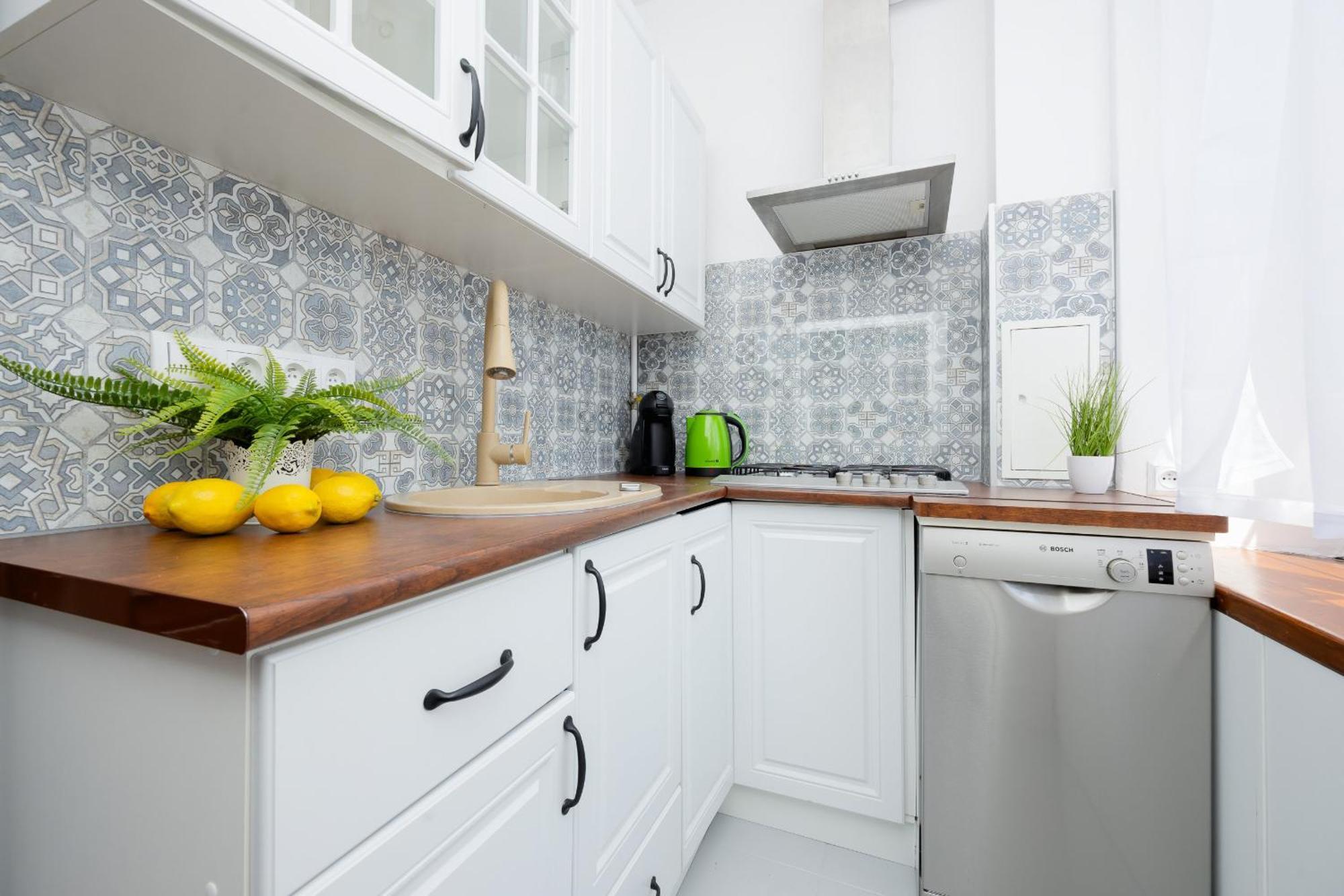 Near Lazienki Krolewskie W Warszawie By Renters Apartament *